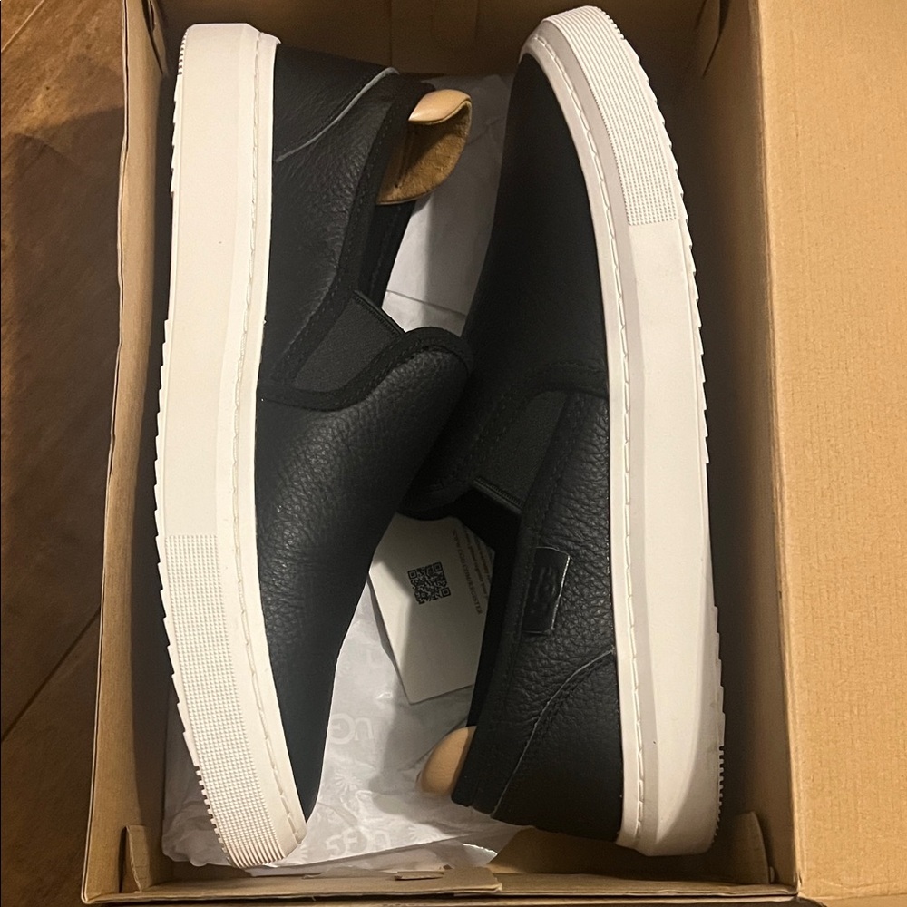 UGG women’s size new good condition